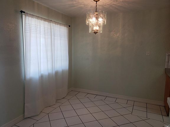 5th image of 238 Evans Ave