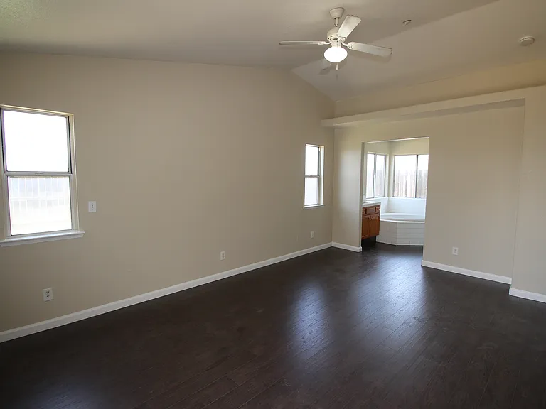 5325 N Rosalia Ave — Photo 19