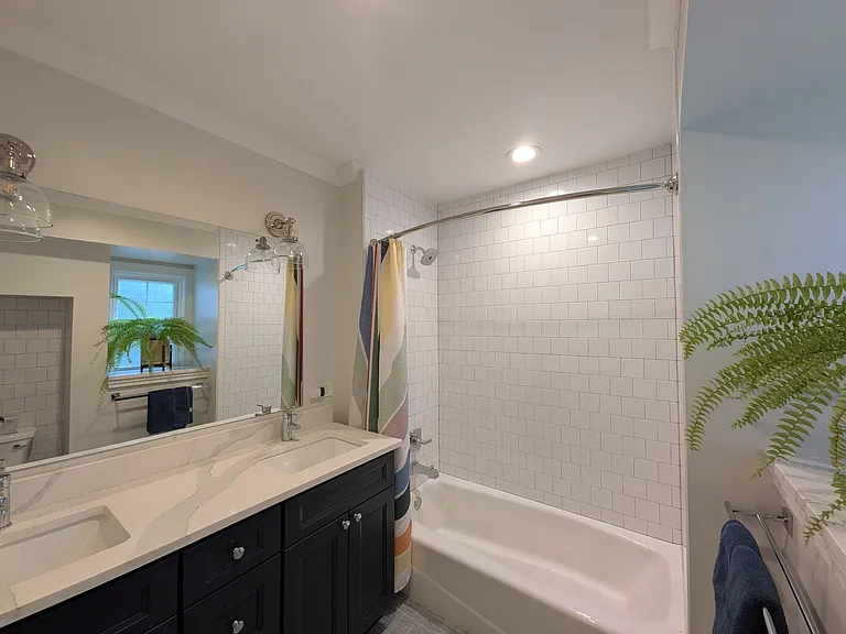 2741 Lincolnwood Dr — Photo 17