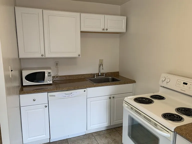 819 College Avenue — Photo 4