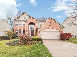 843 Westhills Dr, South Lyon, MI 48178