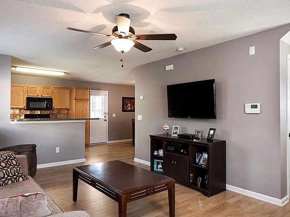 5th image of 109 Richmond Farm Cir