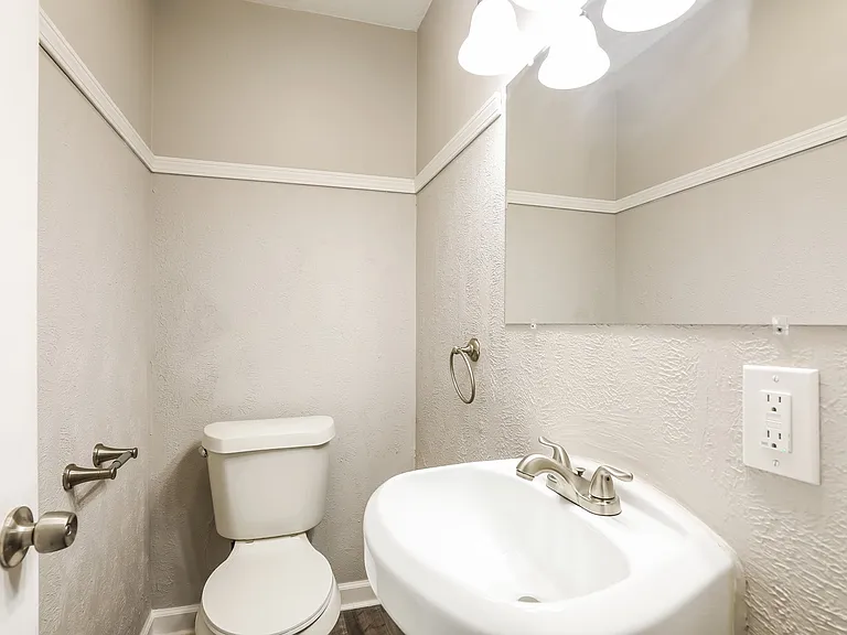 785624_028_bathroom_12887073.jpg