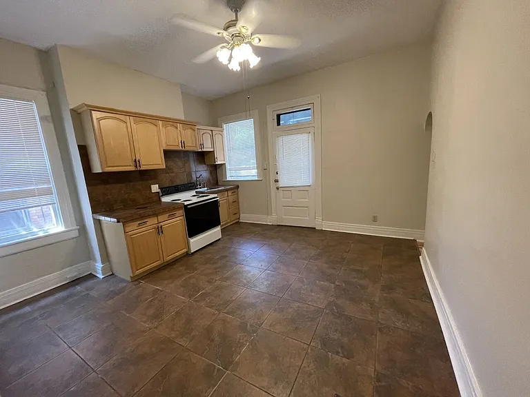 332 Stratford Ave — Photo 8
