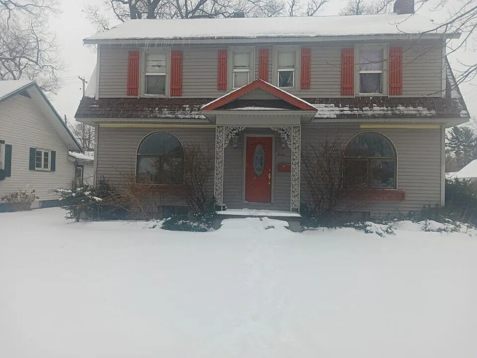 2144 Baker St photo 1