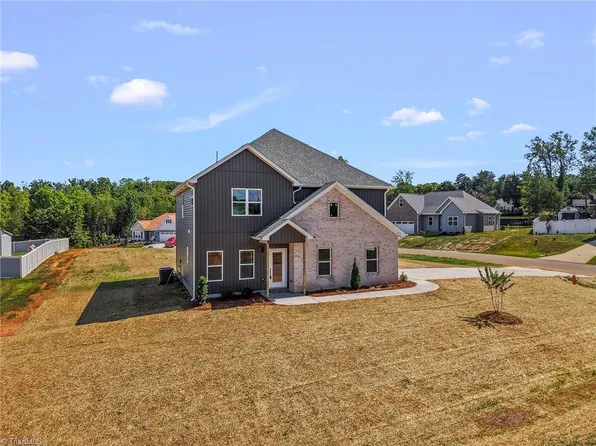 206 Timber Hill Ct, Rural Hall, NC 27045