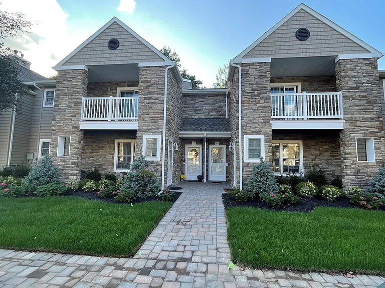 Fairfield Townhouses at Holbrook — Photo 35