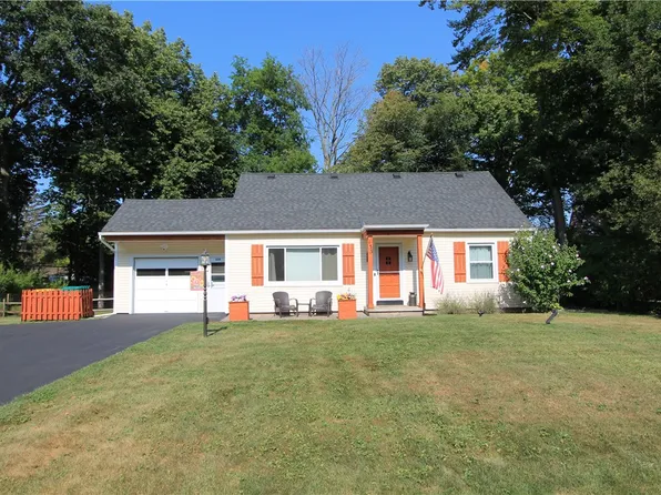 135 Colony Ln, Rochester, NY 14623