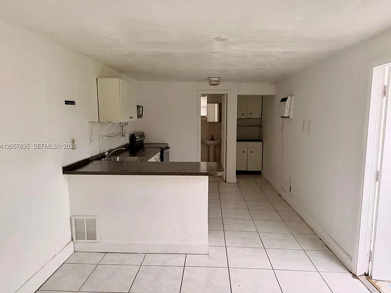 9815 SW 51st Ter #B — Photo 2