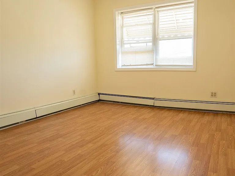 1037 Avenue C — Photo 13