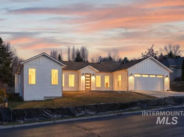 780 Victoria Dr, Moscow, ID 83843