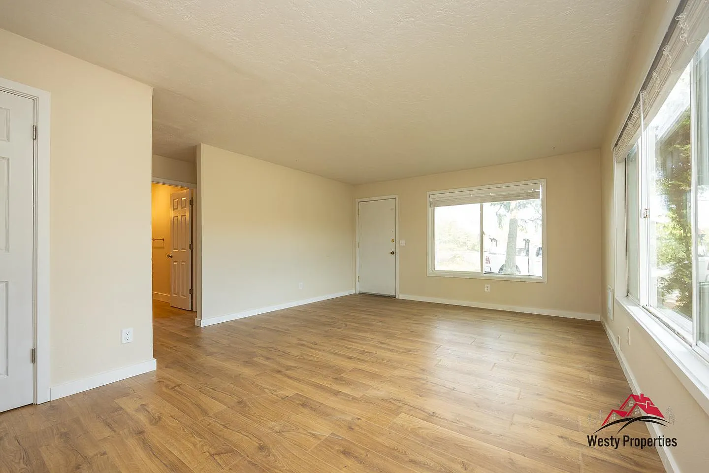 212 North Dekum Street - Unit 1 — Photo 4