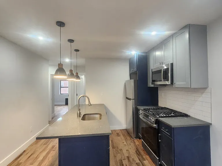 1424 E 102nd St #2A — Photo 5