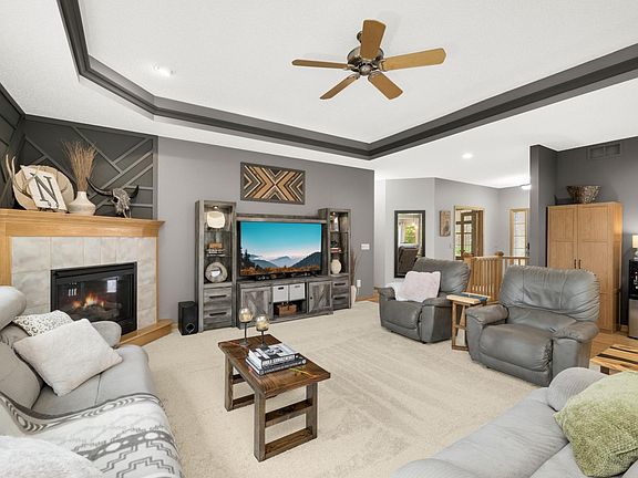5th image of 615 Bluff Heights Dr SE