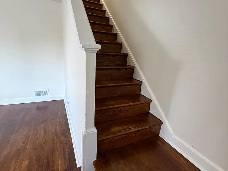 374 Chaplin St SE — Photo 9