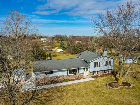 W5542 Rolling Acres Ln, Monroe, WI 53566