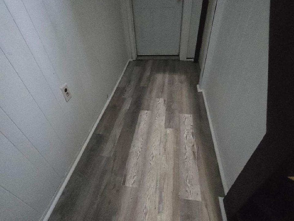 Buhrer Down Front Apt Entry Hall
