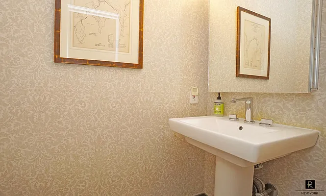 Sold by R New York | media 13