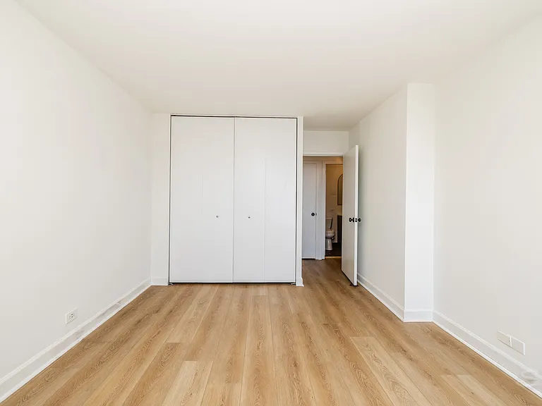 1355 N Sandburg Ter #2904 — Photo 12