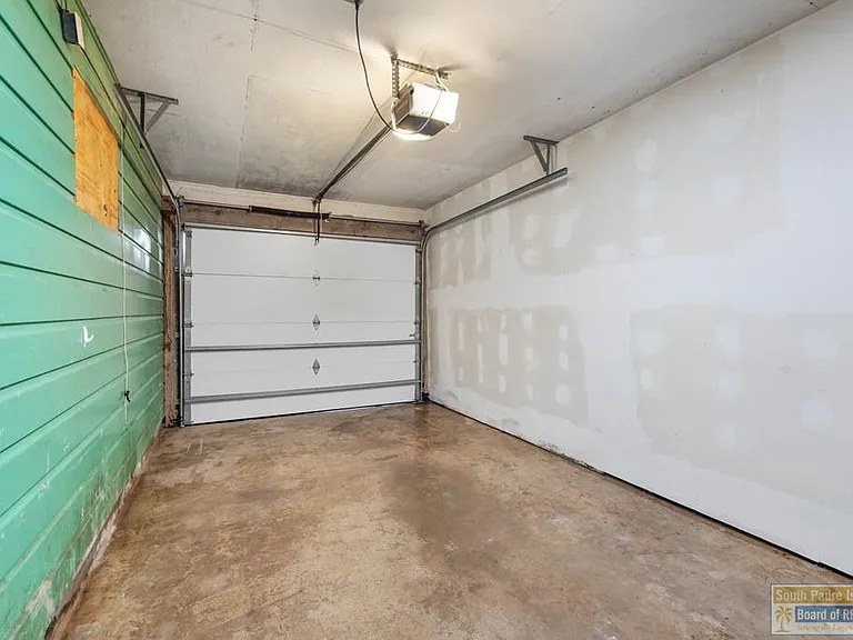 221 E Adams St — Photo 22