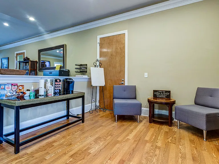 Charleston Place — Photo 15