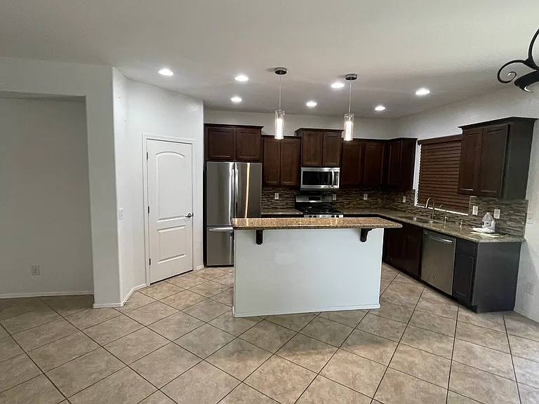 4425 E Muriel Dr — Photo 31