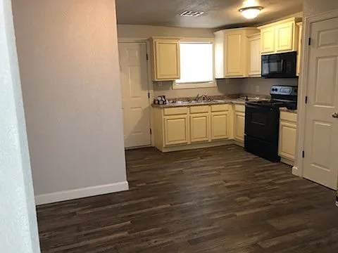 Cute 2 Bed Northside Home — Photo 4