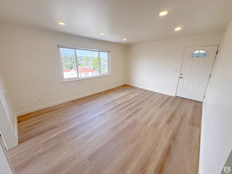 4802 Daisy St #2 — Photo 8