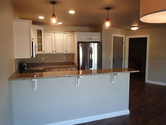5th image of 115 Silver Lake Plz APT 207