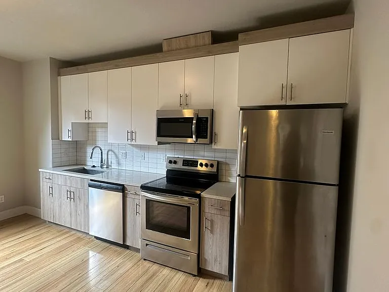 436 NE Stafford St #9 — Photo 1