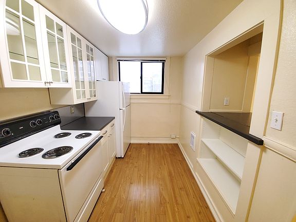 4th image of 206 Harvard Ave E #18157277