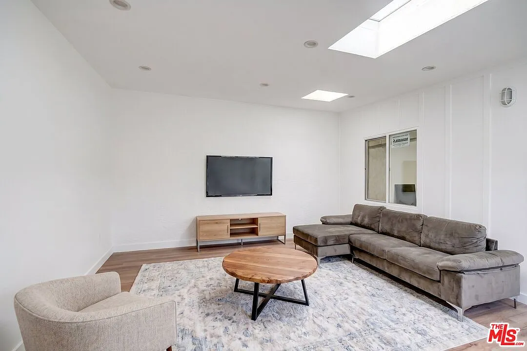 2 bed, 1.0 bath, $2,650 — Photo 1