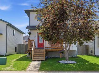 19 N Fenwood Close, Sylvan Lake, AB T4S 2K4