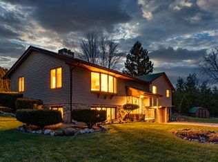 3080 Country Aire Dr, Cedarburg, WI 53012