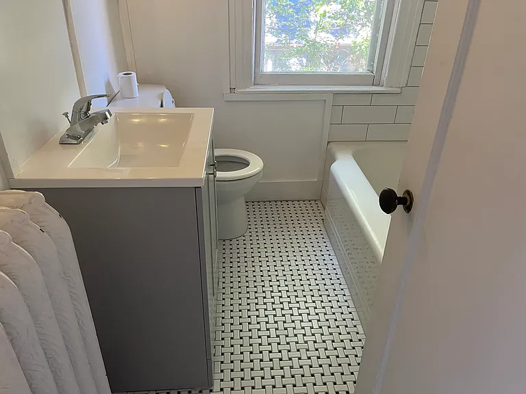 1259 N York St #1 — Photo 4