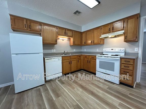 3rd image of 1013 W 14th St #11