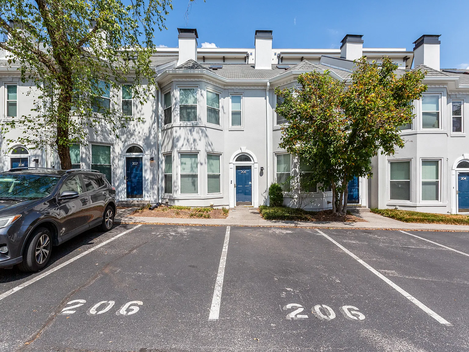 2 bed, 2.5 bath, 1691 sqft, $2,700 — Photo 2