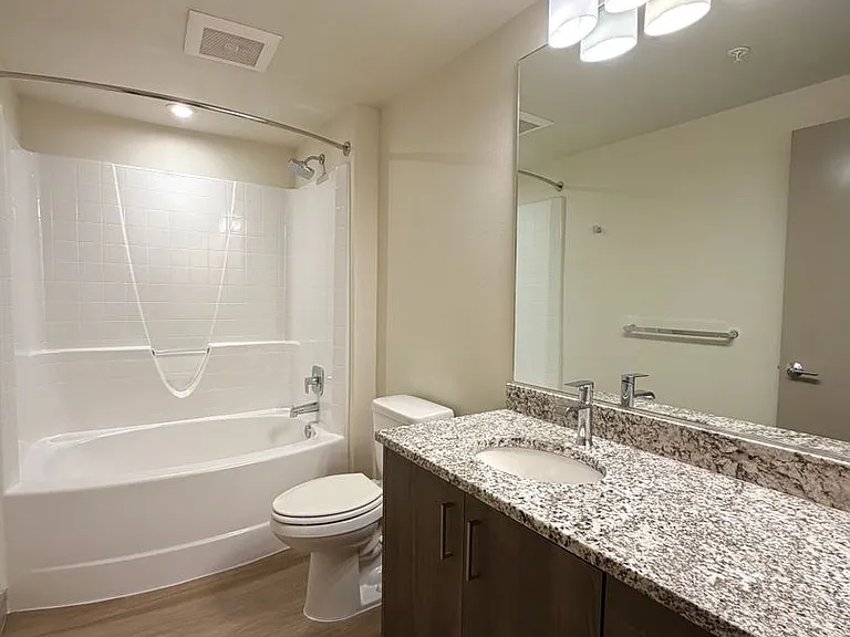 Lexington Apartments — Photo 31