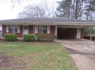 1110 Berry St, Grenada, MS 38901