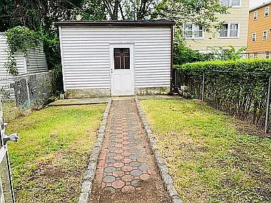 3 bed, 1.5 bath, 1440 sqft, $3,600 — Photo 2