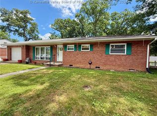 944 S Walnut St, Saint Albans, WV 25177