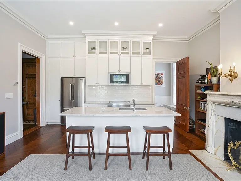 334 Beacon St #6 — Photo 2