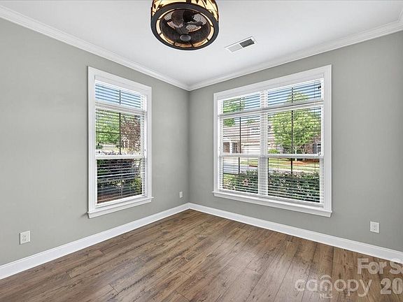 5th image of 1301 Haywood Park Dr