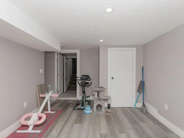 203 Pearsall Avenue image 26 of 35