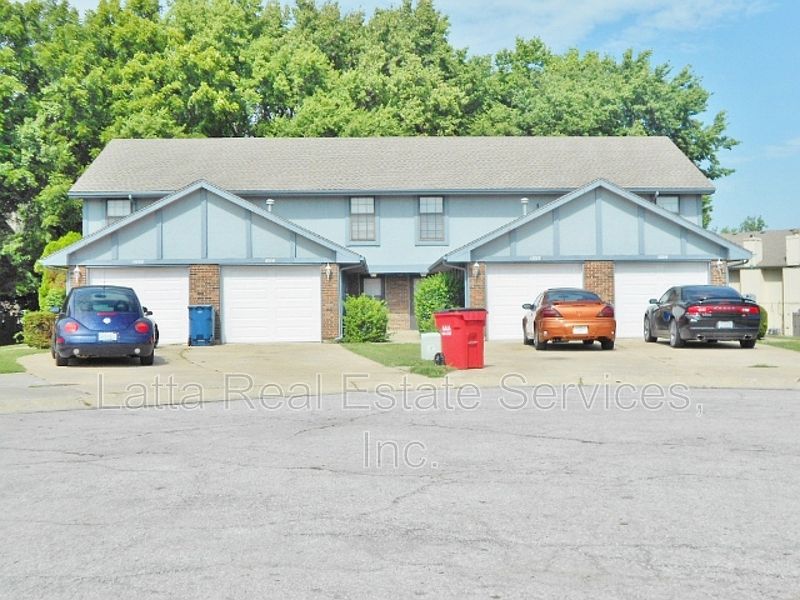 1st image of 18810 E Manor Dr