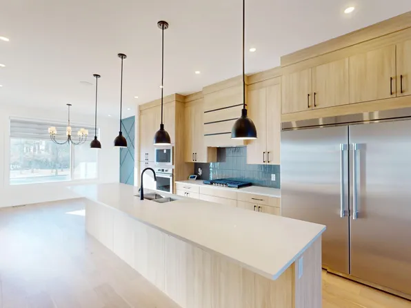 8112 Bowness Rd NW, Calgary, AB T3B 0H6