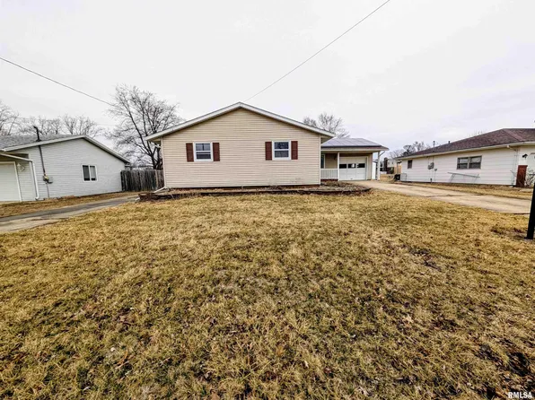 1267 E Locust St, Canton, IL 61520