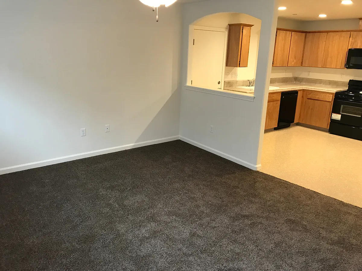 Building Photo - 3077 Bright St
