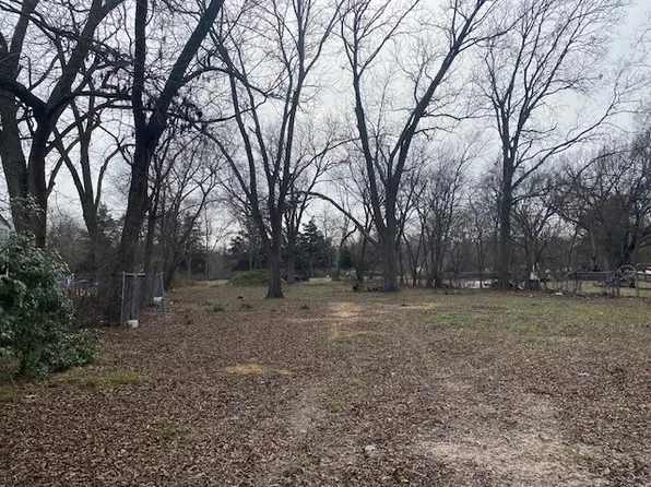 705 S 4th St, Bonham, TX 75418