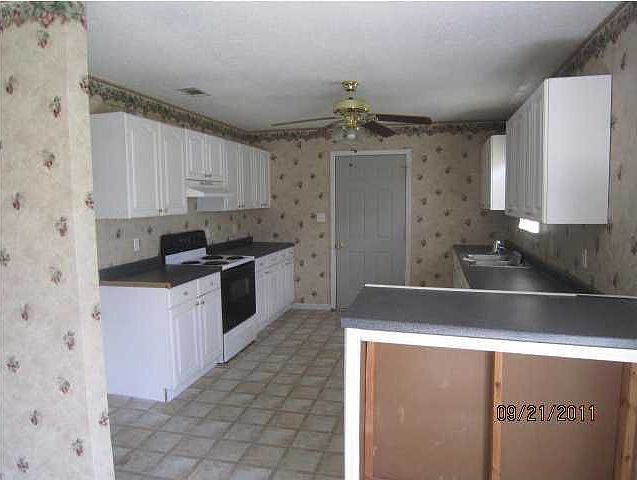 2nd image of 704 1st St NW